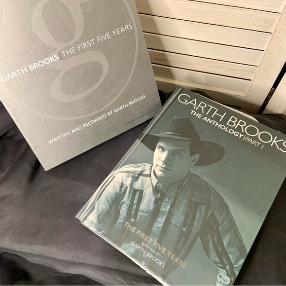 Garth Brooks The First Five Years Anthology Book and CD Disc Set Like New - Picture 6 of 12